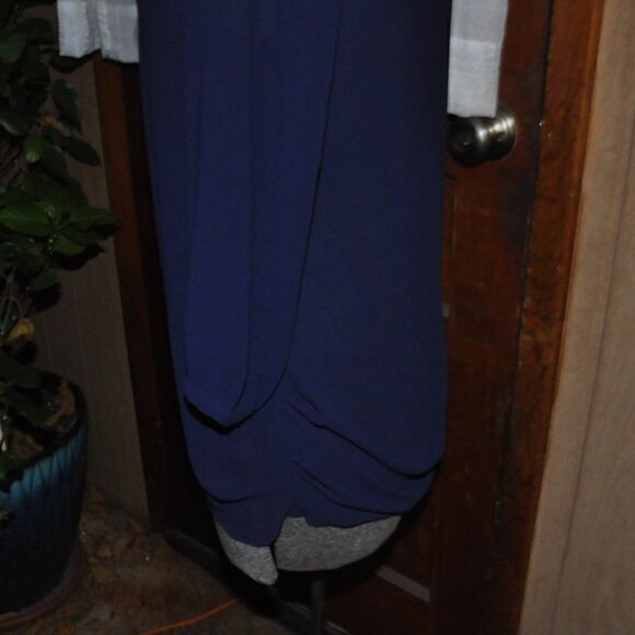 2/$10 Forever 21 Navy Blouse with side ruching and tie in the front - Picture 5 of 6